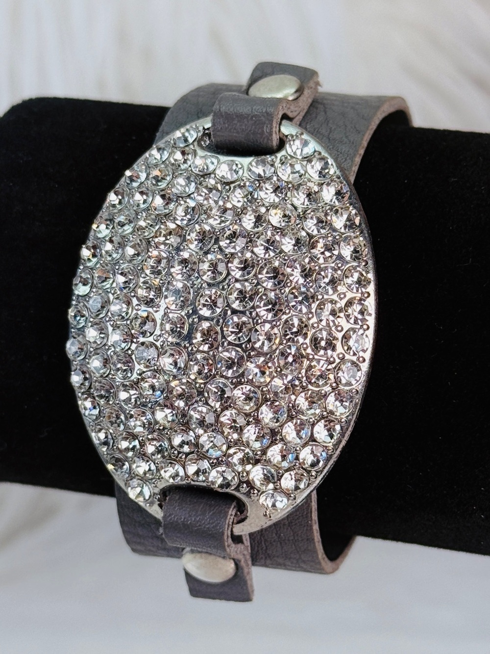 Pretty gray and Silvertone bling adjustable bracelet